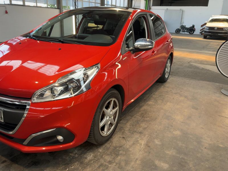 Peugeot 208 1.2 PureTech Style — zdjęcie 2