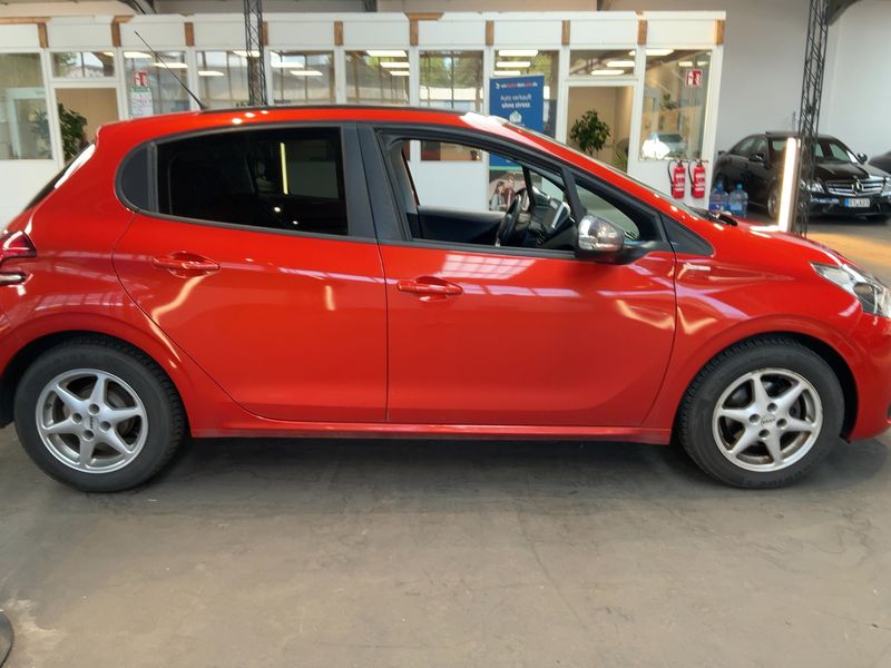 Peugeot 208 1.2 PureTech Style — zdjęcie 7