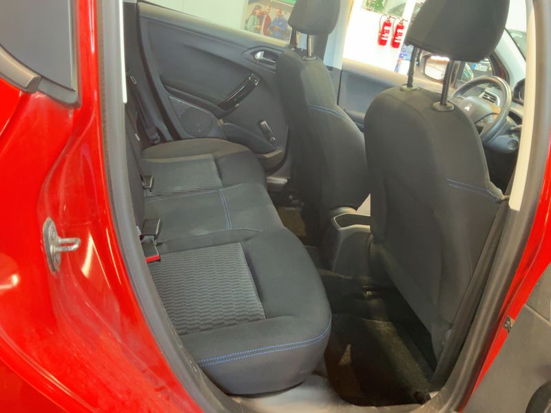 Peugeot 208 1.2 PureTech Style — zdjęcie 14