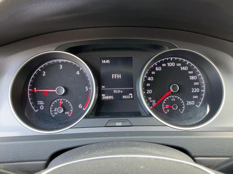 Volkswagen Golf VII 1.6 TDI Lounge BlueMotion Tech 2015 – снимка 18
