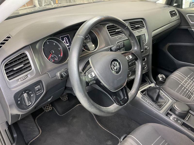 Volkswagen Golf VII 1.6 TDI Lounge BlueMotion Tech 2015 – снимка 30