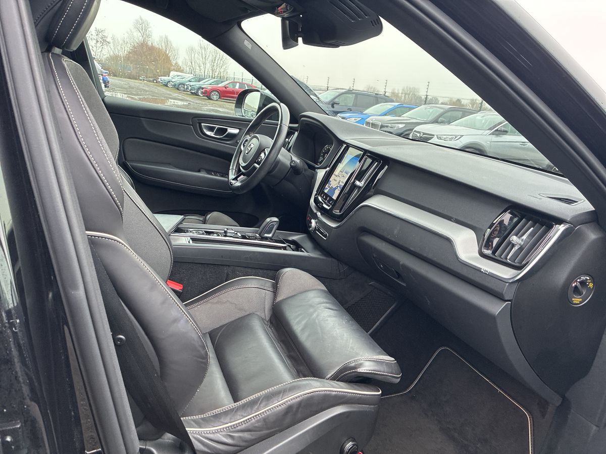 Volvo XC60 2020 — photo 11
