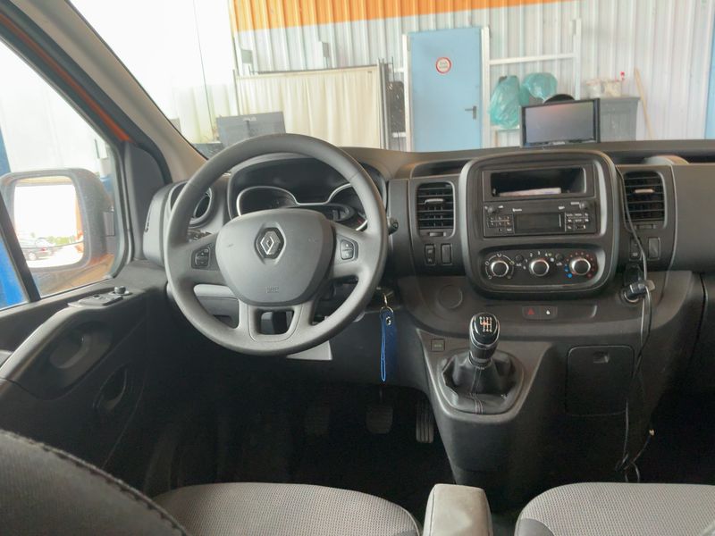 Renault Trafic 2.0 dCi L2H1 3,0t (8/9 Sitze) Life — zdjęcie 12