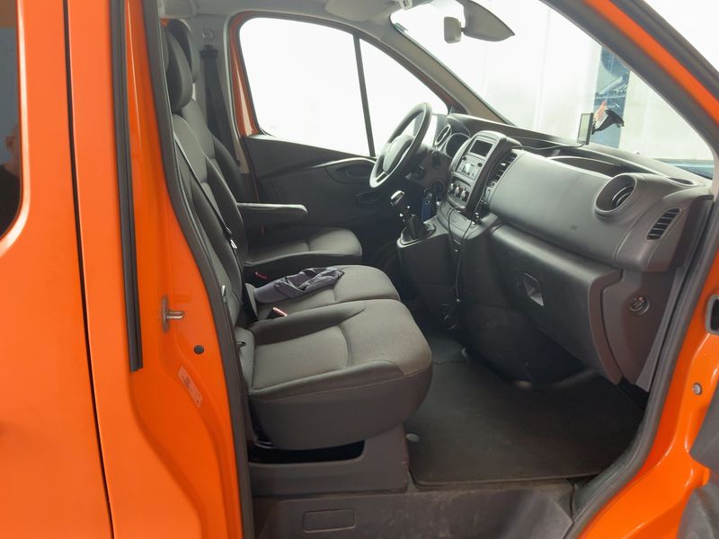 Renault Trafic 2.0 dCi L2H1 3,0t (8/9 Sitze) Life — zdjęcie 11