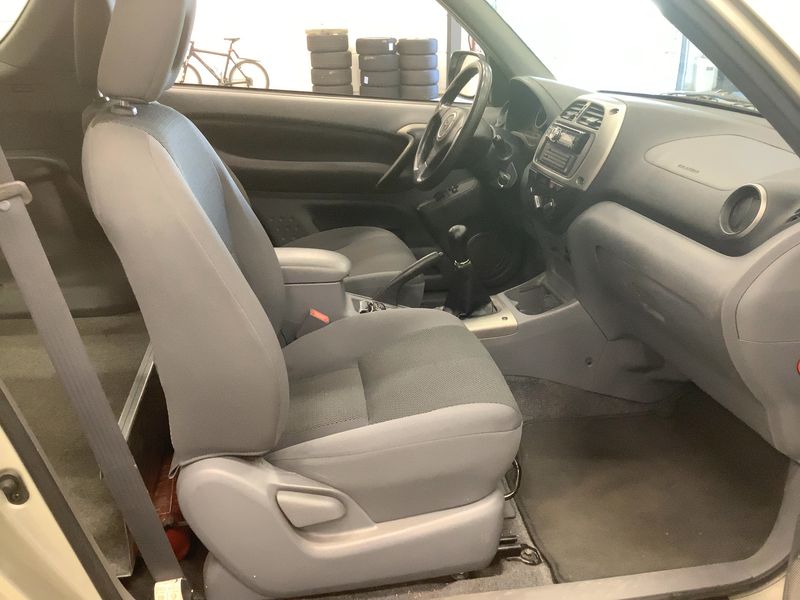 Toyota RAV 4 2.0 D-4D 4x4 — zdjęcie 11