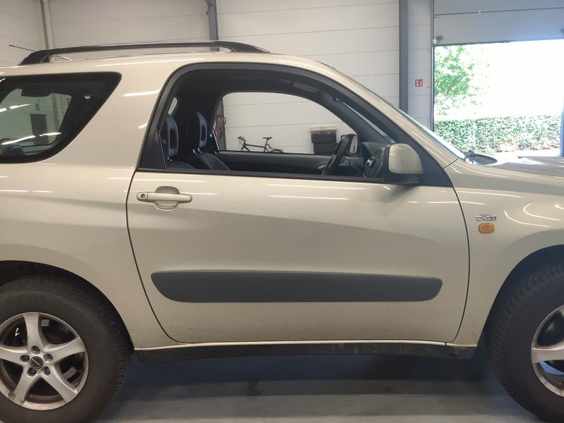 Toyota RAV 4 2.0 D-4D 4x4 — zdjęcie 7