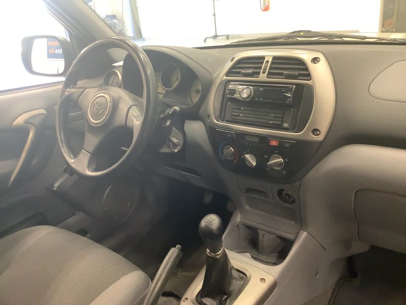 Toyota RAV 4 2.0 D-4D 4x4 — zdjęcie 12
