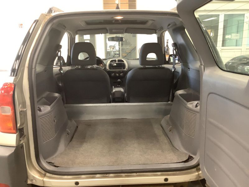 Toyota RAV 4 2.0 D-4D 4x4 — zdjęcie 10