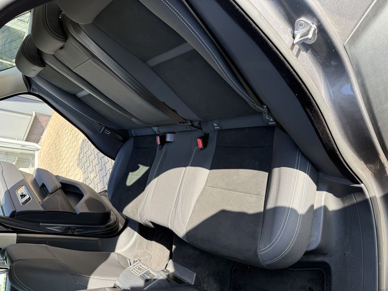 Land Rover Range Rover Velar 2.0 Turbo — zdjęcie 14