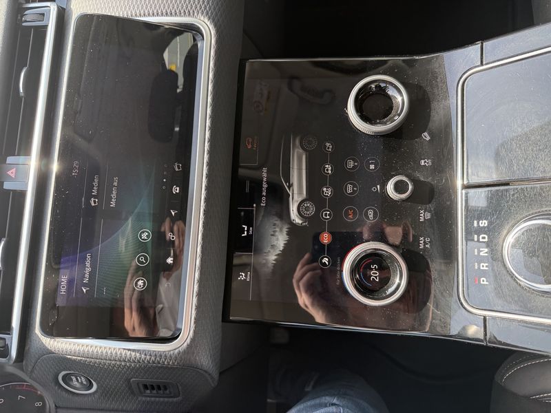 Land Rover Range Rover Velar 2.0 Turbo — zdjęcie 18