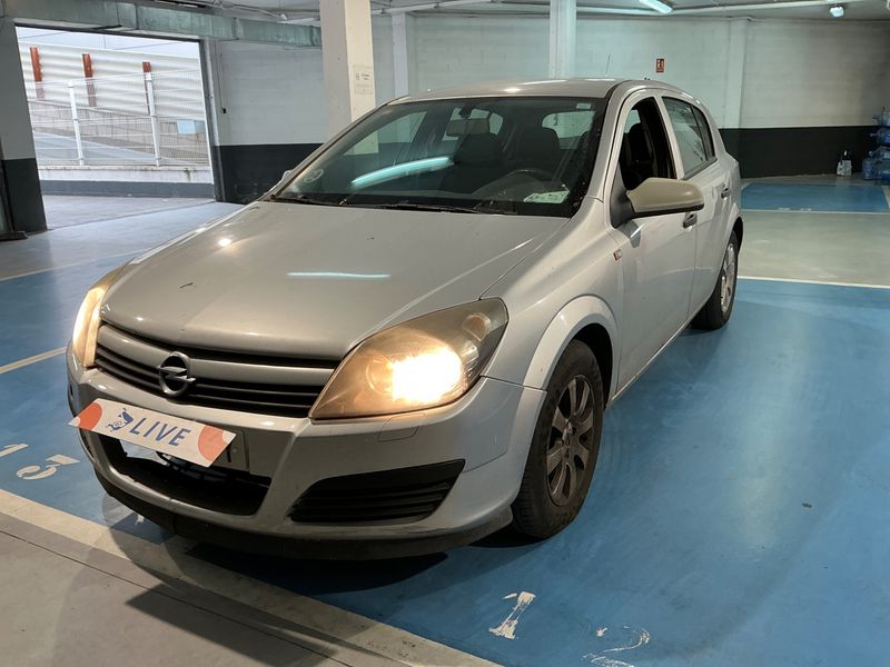 Opel Astra 1.4 Essentia — zdjęcie 1