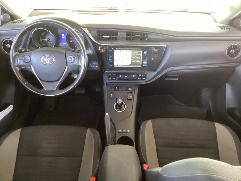 Toyota Auris 1.8 Hybrid Active — zdjęcie 12