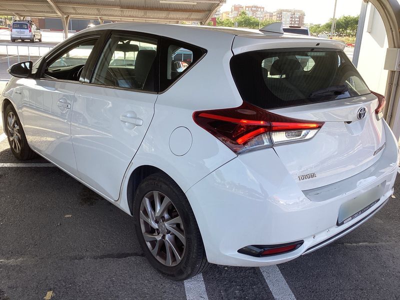 Toyota Auris 1.8 Hybrid Active — zdjęcie 3