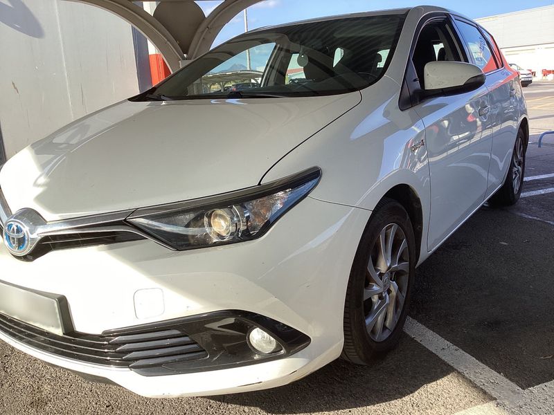 Toyota Auris 1.8 Hybrid Active — zdjęcie 2