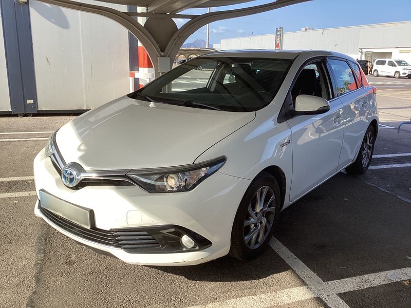 Toyota Auris 1.8 Hybrid Active — zdjęcie 1