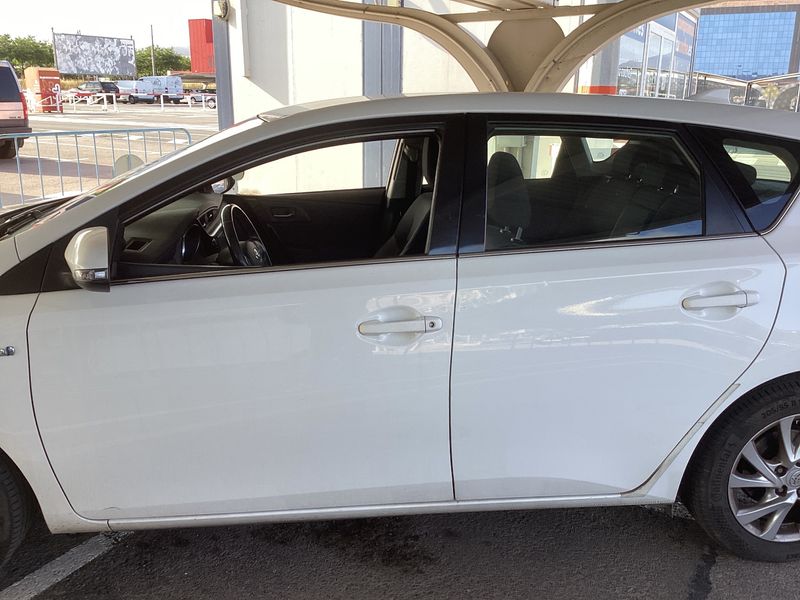 Toyota Auris 1.8 Hybrid Active — zdjęcie 4