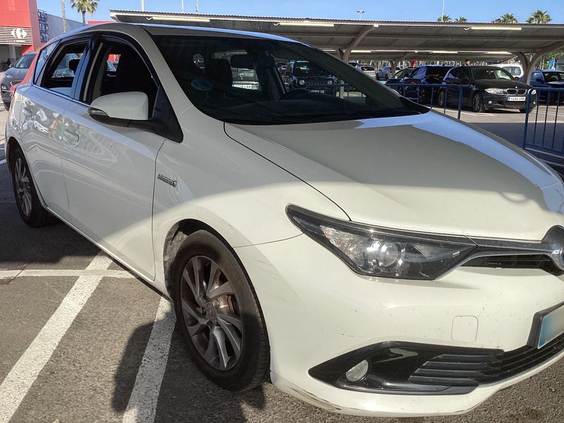 Toyota Auris 1.8 Hybrid Active — zdjęcie 8