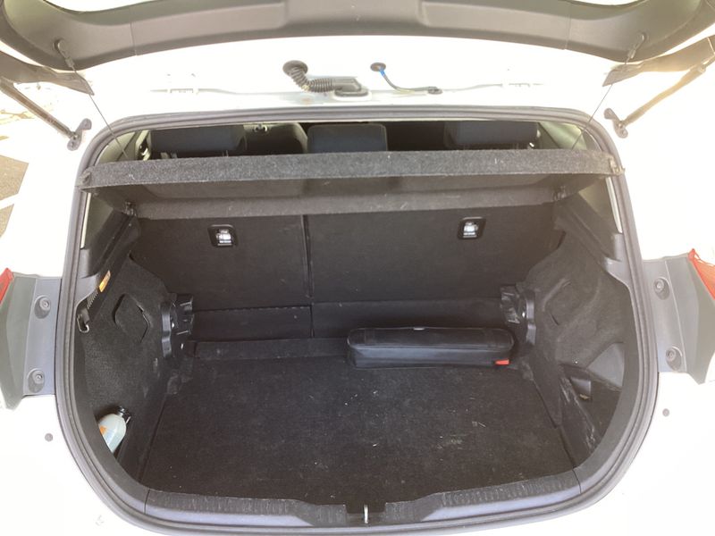 Toyota Auris 1.8 Hybrid Active — zdjęcie 10