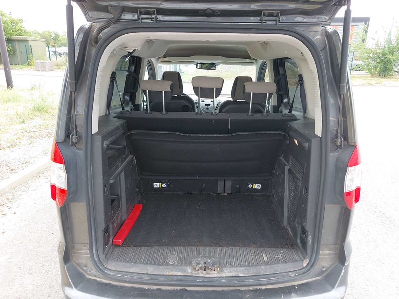 Ford Tourneo 1.0 EcoBoost Titanium — zdjęcie 9