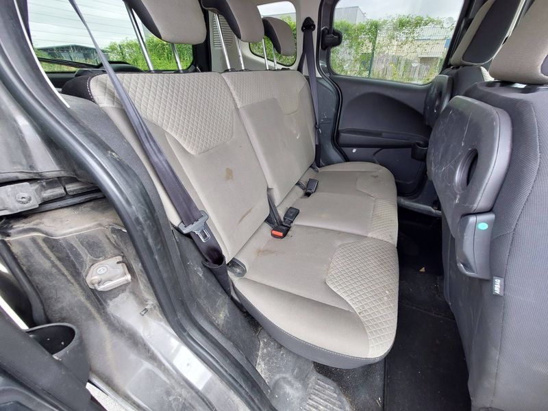 Ford Tourneo 1.0 EcoBoost Titanium — zdjęcie 13