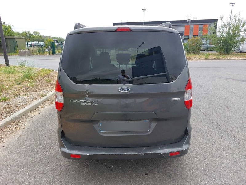 Ford Tourneo 1.0 EcoBoost Titanium — zdjęcie 4