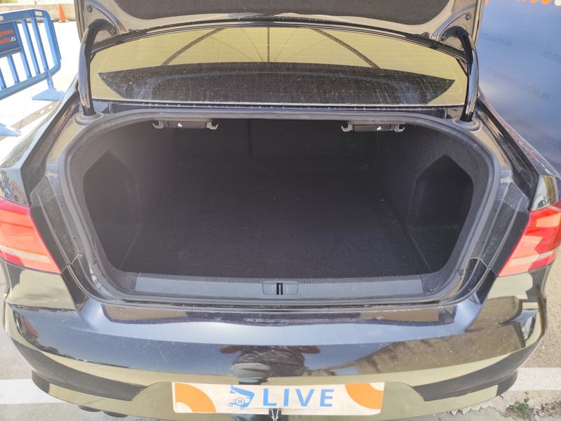 Volkswagen Passat 2.0 TDI Edition BlueMotion Tech 2011 – снимка 9