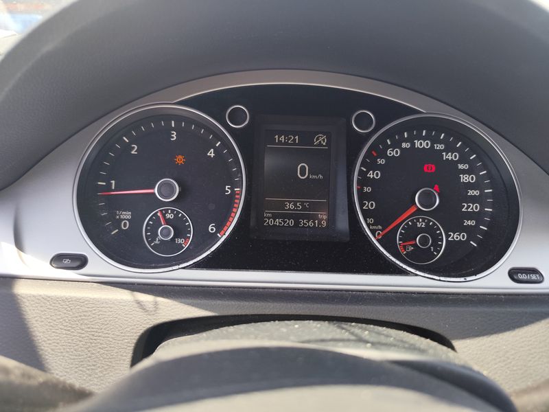 Volkswagen Passat 2.0 TDI Edition BlueMotion Tech 2011 – снимка 12