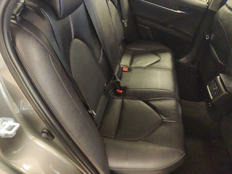 Toyota Camry 2.5 Hybrid Advance — zdjęcie 13