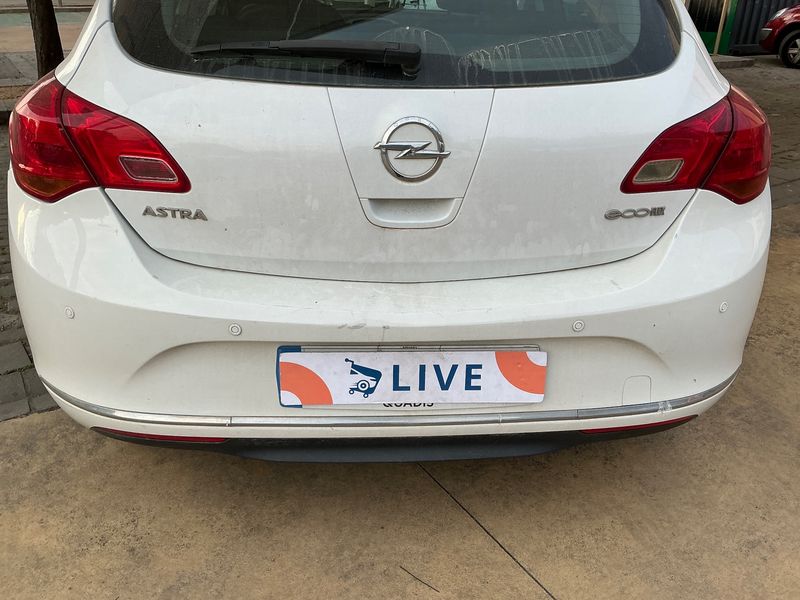 Opel Astra 1.6 CDTI DPF Selective 2014 – снимка 33