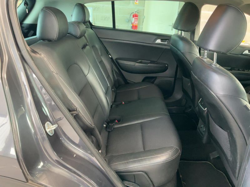 Kia Sportage 2.0 CRDi Spirit 4WD — zdjęcie 14