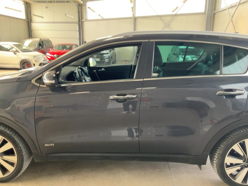 Kia Sportage 2.0 CRDi Spirit 4WD — zdjęcie 4