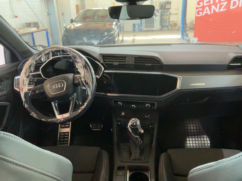 Audi Q3 Sportback 45 TFSIe S line — zdjęcie 12