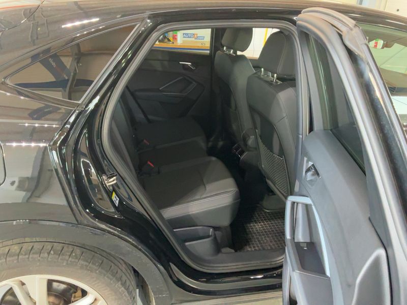Audi Q3 Sportback 45 TFSIe S line — zdjęcie 14