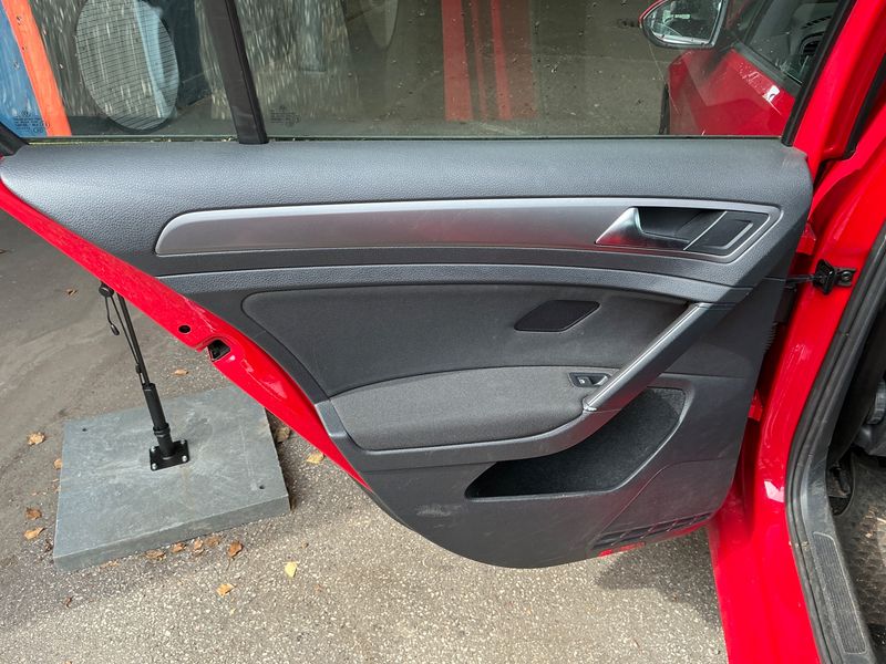 Volkswagen Golf VII 1.2 TSI Trendline BlueMotion Tech 2013 – снимка 28