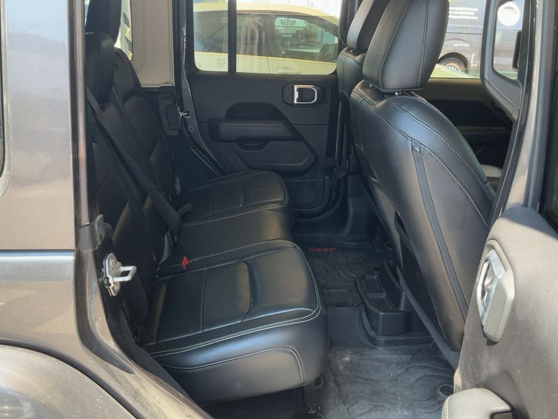 Jeep Wrangler Unlimited 2.2 CRDi Sahara — zdjęcie 14