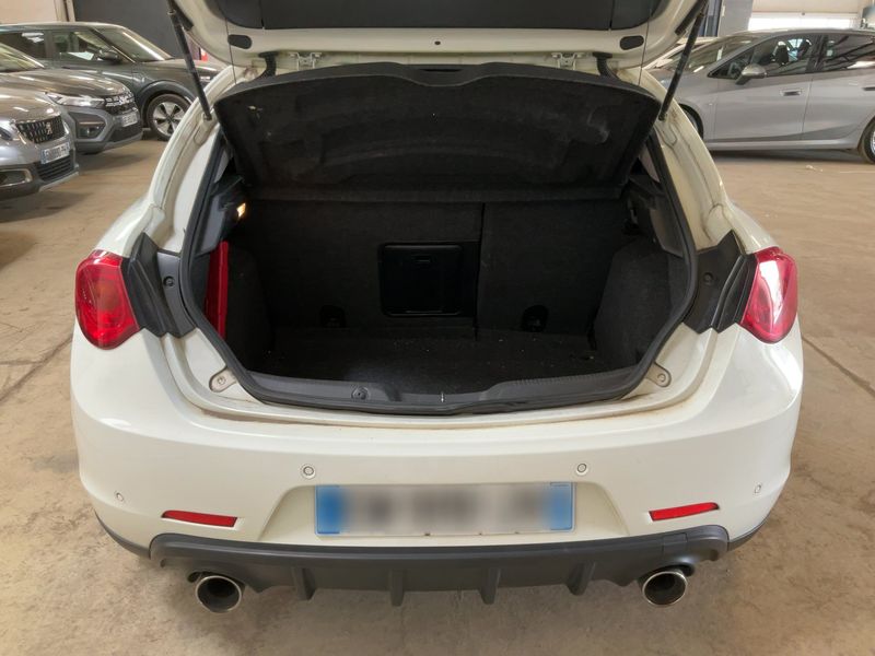 Alfa Romeo Giulietta 2.0 JTDM Turismo 2013 – снимка 15