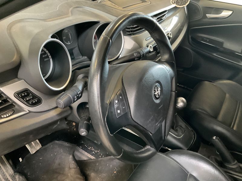Alfa Romeo Giulietta 2.0 JTDM Turismo 2013 – снимка 24