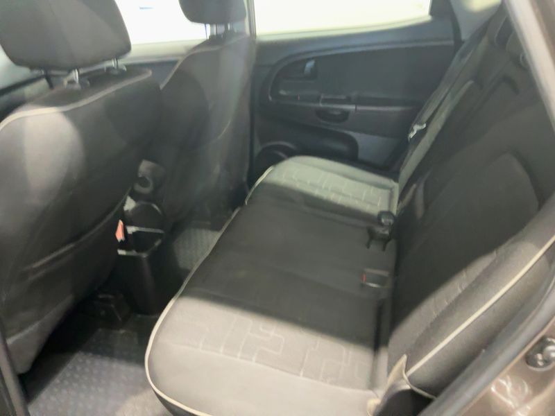 Kia Venga 1.6 Dream Team — zdjęcie 14