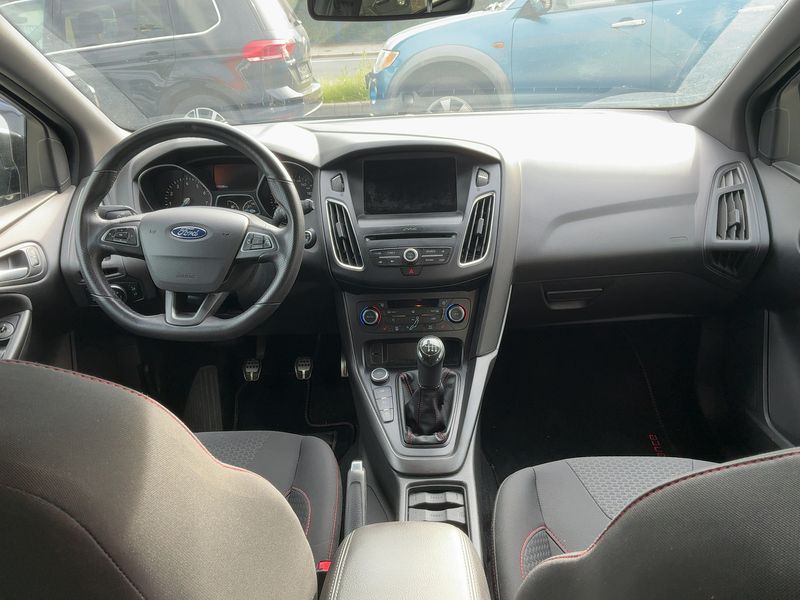 Ford Focus 1.5 EcoBoost ST-Line — zdjęcie 12