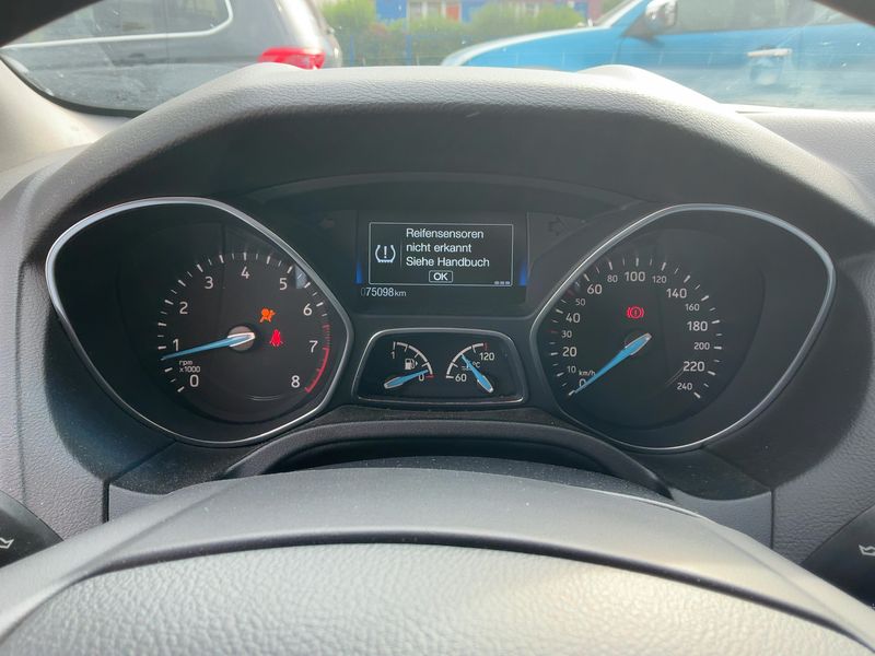 Ford Focus 1.5 EcoBoost ST-Line — zdjęcie 13