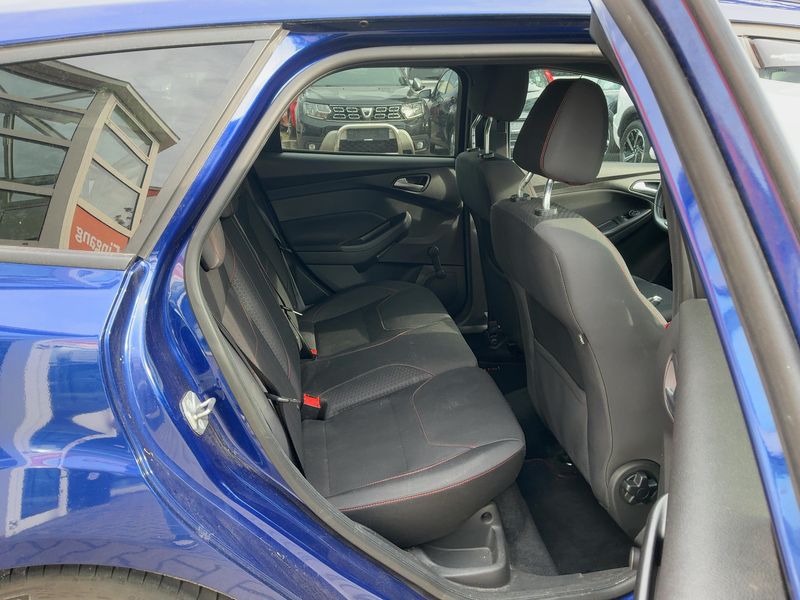 Ford Focus 1.5 EcoBoost ST-Line — zdjęcie 14