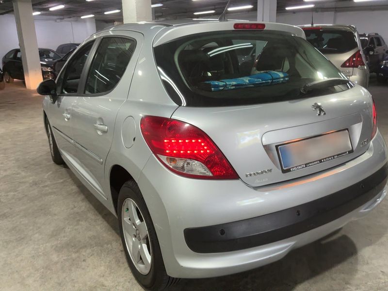 Peugeot 207 1.4 VTi Tendance — zdjęcie 3
