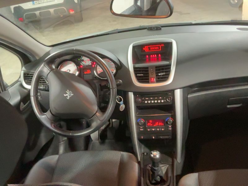 Peugeot 207 1.4 VTi Tendance — zdjęcie 12