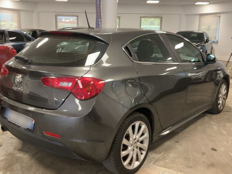 Alfa Romeo Giulietta 1.4 Turbo Turismo — zdjęcie 6