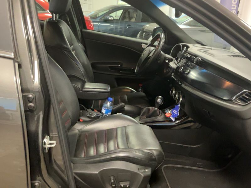Alfa Romeo Giulietta 1.4 Turbo Turismo — zdjęcie 11