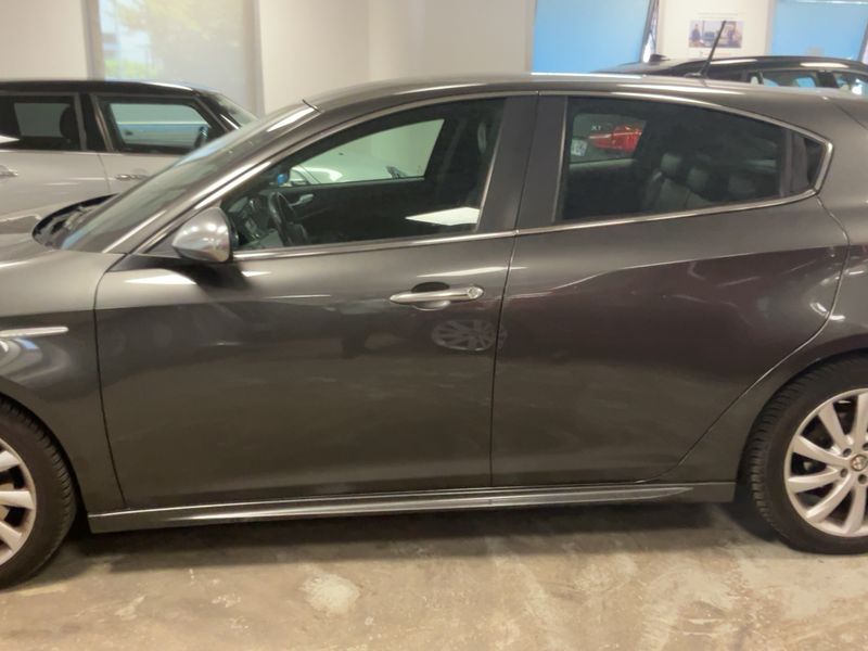 Alfa Romeo Giulietta 1.4 Turbo Turismo — zdjęcie 4