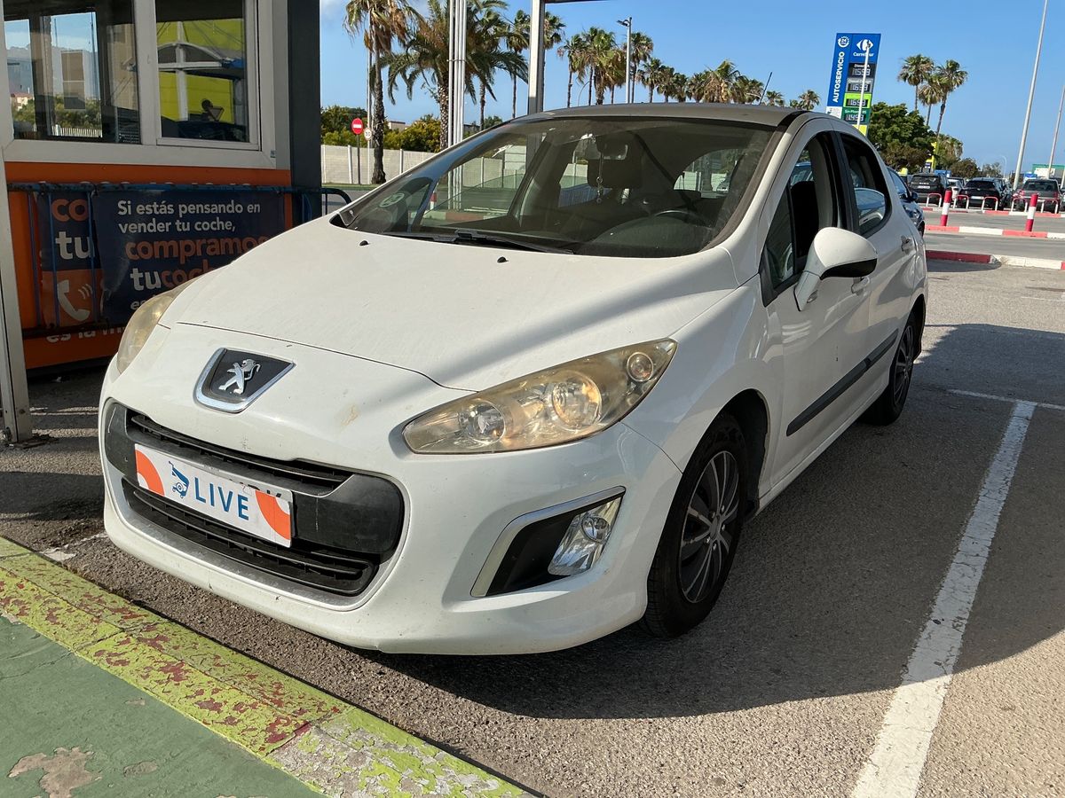 Peugeot 308 2013 — photo 1