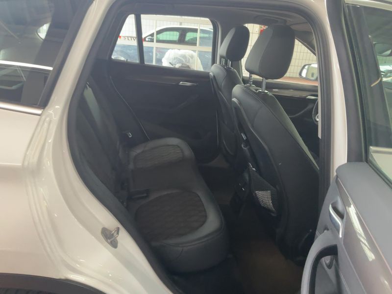 BMW X1 sDrive 18d xLine — zdjęcie 14