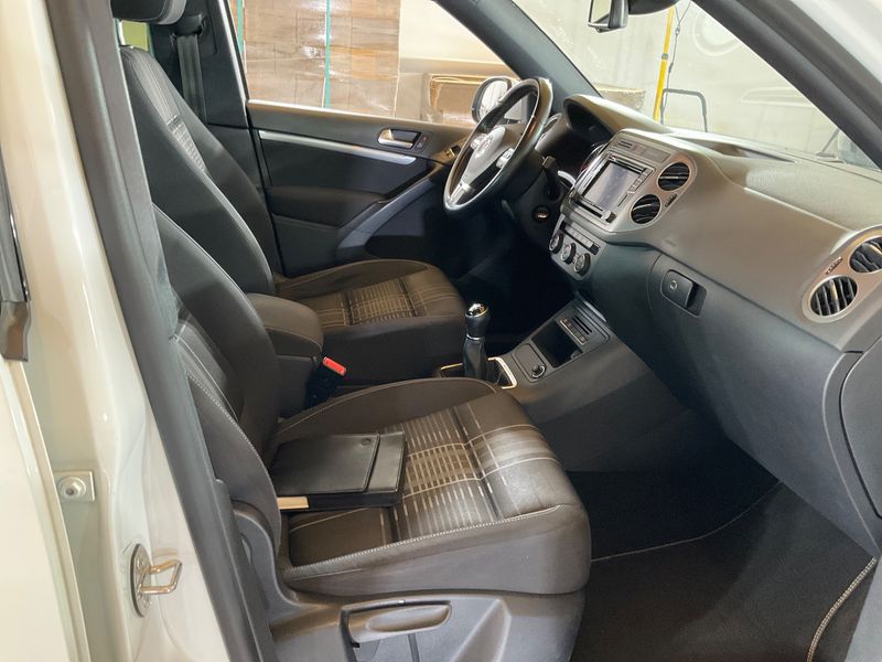 Volkswagen Tiguan 2.0 TDI Lounge Track & Style 4Motion BlueMotion Tech — zdjęcie 11