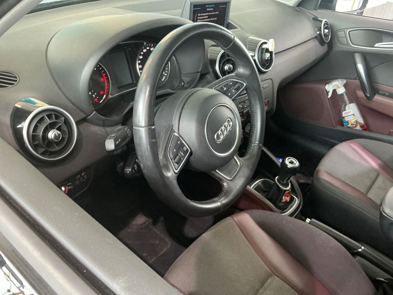 Audi A1 Sportback 1.6 TDI Ambition 2014 – снимка 22